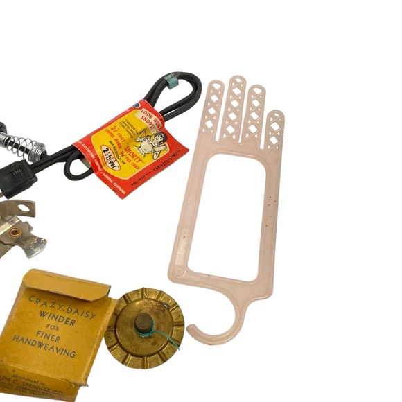 Vintage Junk Drawer Lot Kitchen Items Sprinx Cord Salt Pyrex lid crazy-daisy + - Picture 8 of 16